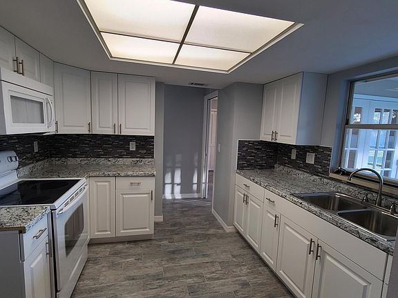 2nd image of 3154 Beacon Dr