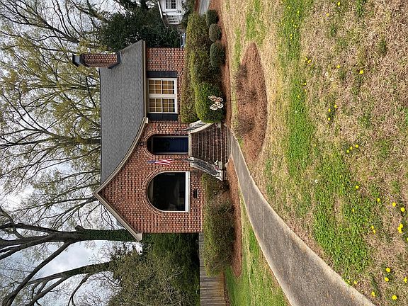 4th image of 217 Jennings Ave