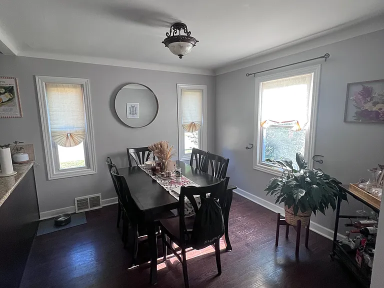 1423 N Altadena Ave — Photo 5