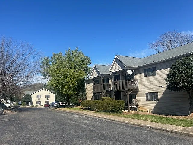 Nottingham Apartments — Photo 2