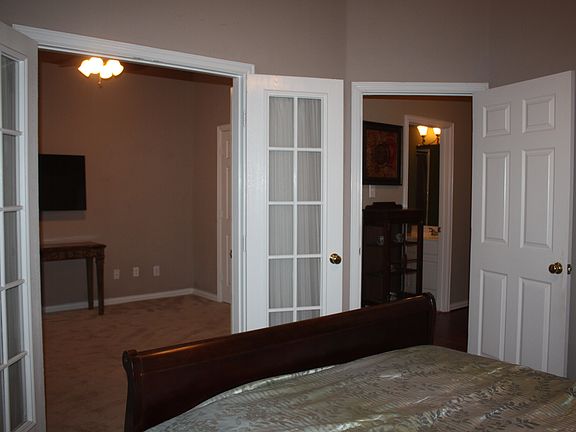 4th image of 2410 Westlake Dr