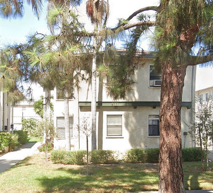 4 Unit building on a cul-de-sac