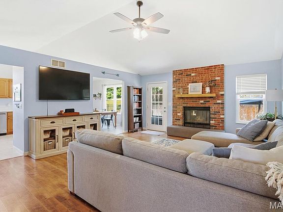 4th image of 10 Spring Terrace Ct