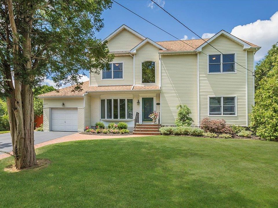 1st image of 5 Auburn Dr
