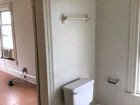 2nd image of 601 Spottswood St APT 3