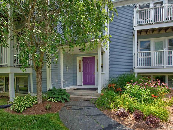Front Condo Entryway
To see more of the exterior, view the virtual tour.