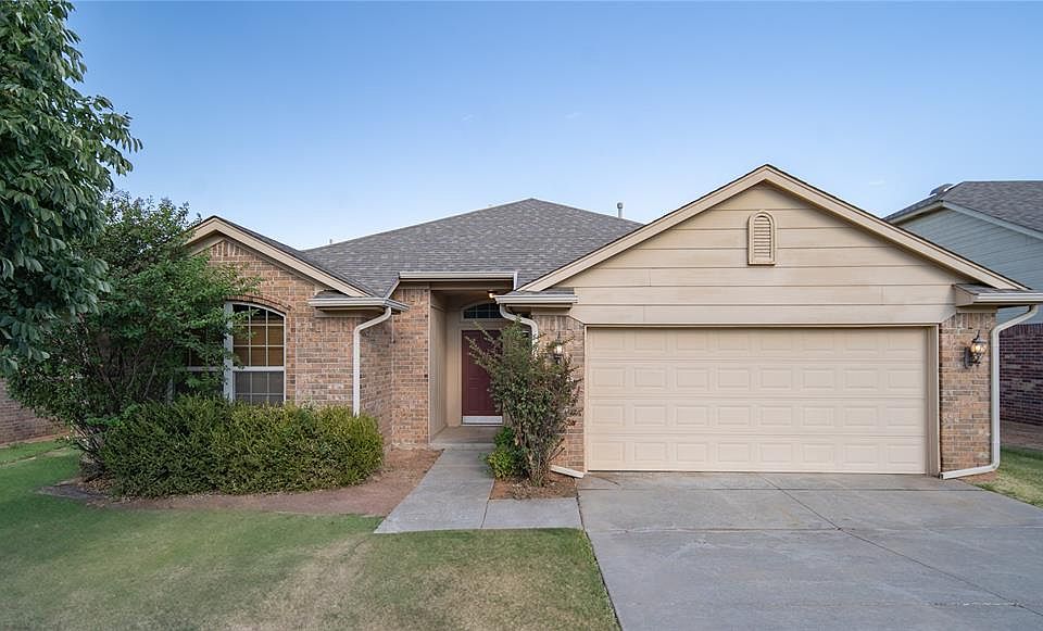 1st image of 325 Lone Oak Dr