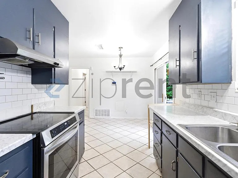 918 E Montclair Rd — Photo 7