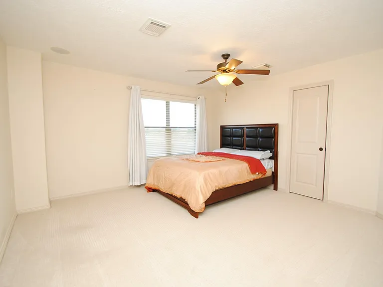 15823 Medina Lake Ln — Photo 31