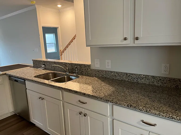 629 Cam Cir — Photo 4