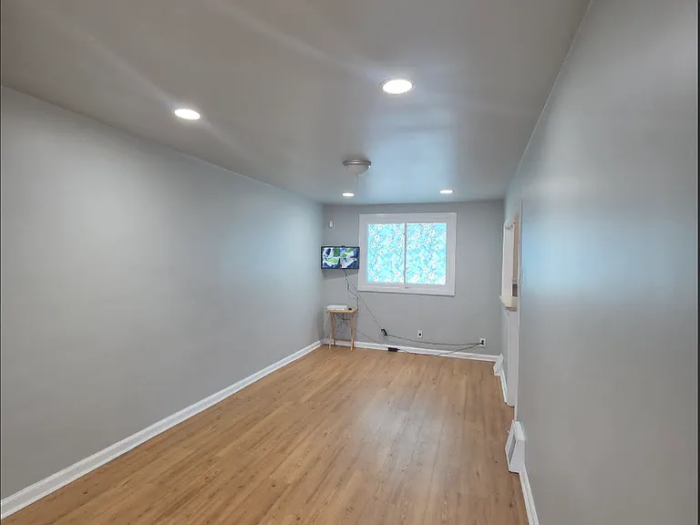 928 Disston St — Photo 2