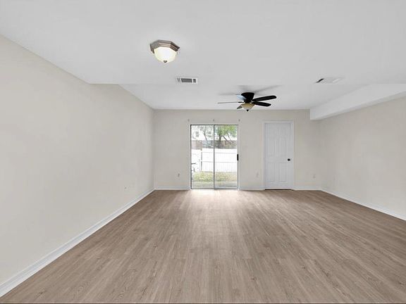 3rd image of 1803 Whispering Oaks Ln