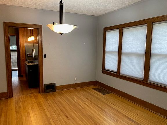4th image of 1818 W Division St
