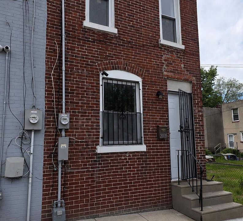 1st image of 2005 S 9th St