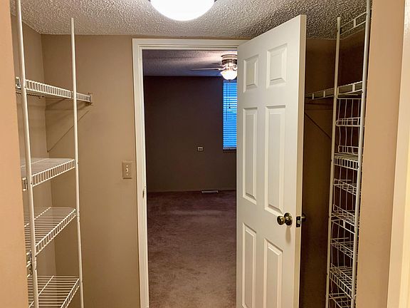 4th image of 804 Cliffs Dr APT 106F