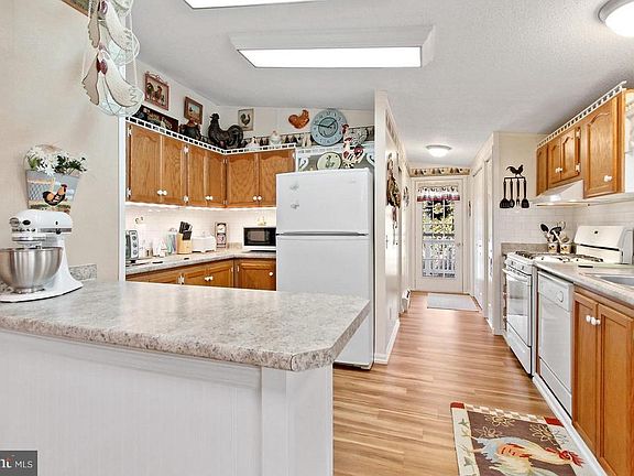 5th image of 499 Woodland Dr