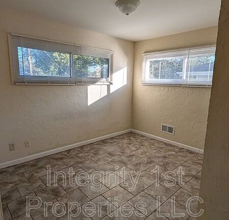 4th image of 7408 E 109th St