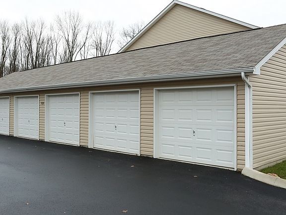 3rd image of 5927 Brayford Dr