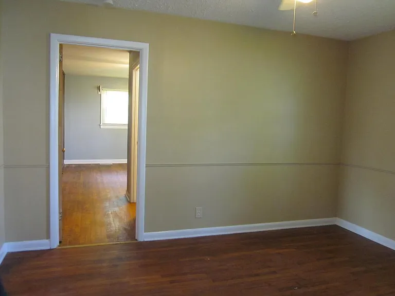 2615 Sater St — Photo 2