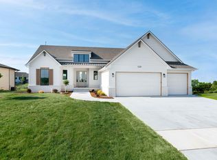 1220 W Lakeway Ct, Andover, KS 67002