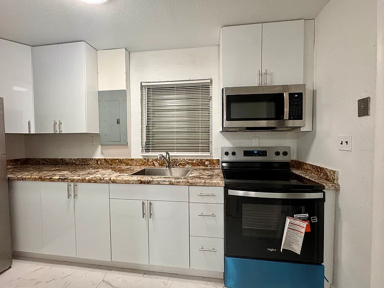 14 N Fiske Blvd — Photo 1