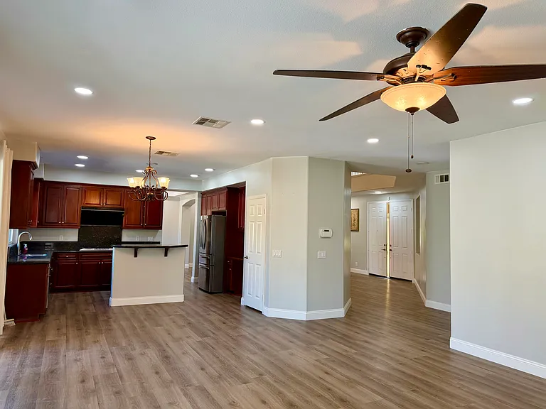 37121 Edgemont Dr — Photo 11