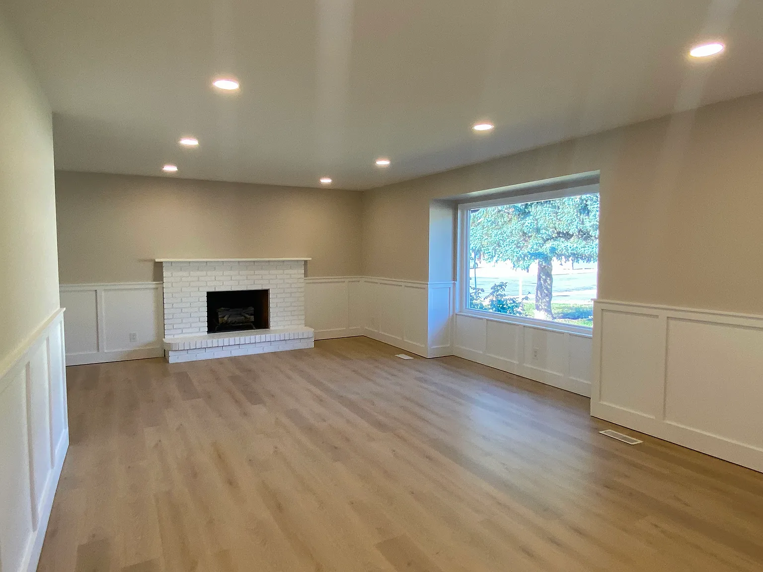 4 bed, 2.5 bath, 2763 sqft, $3,200 — Photo 2
