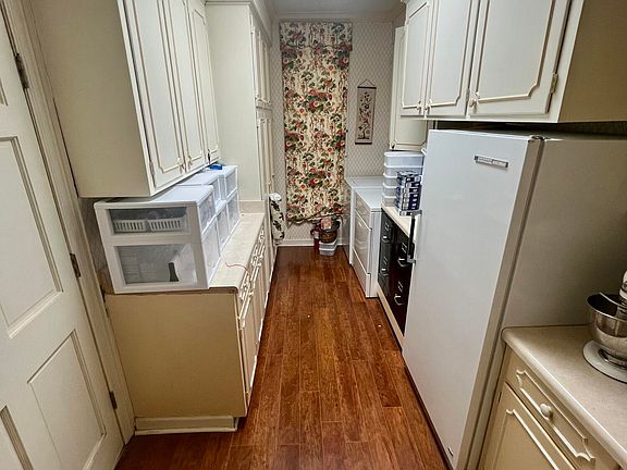 3rd image of 1611 Herron Dr