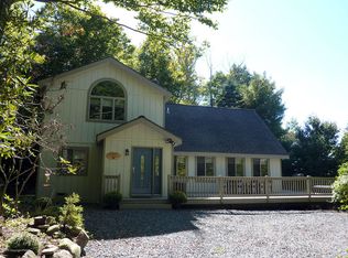 5532 Woodland Ave, Pocono Pines, PA 18350