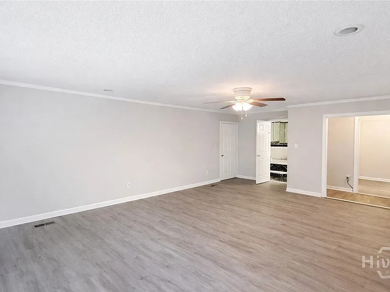 1611 E Henry St #B — Photo 4