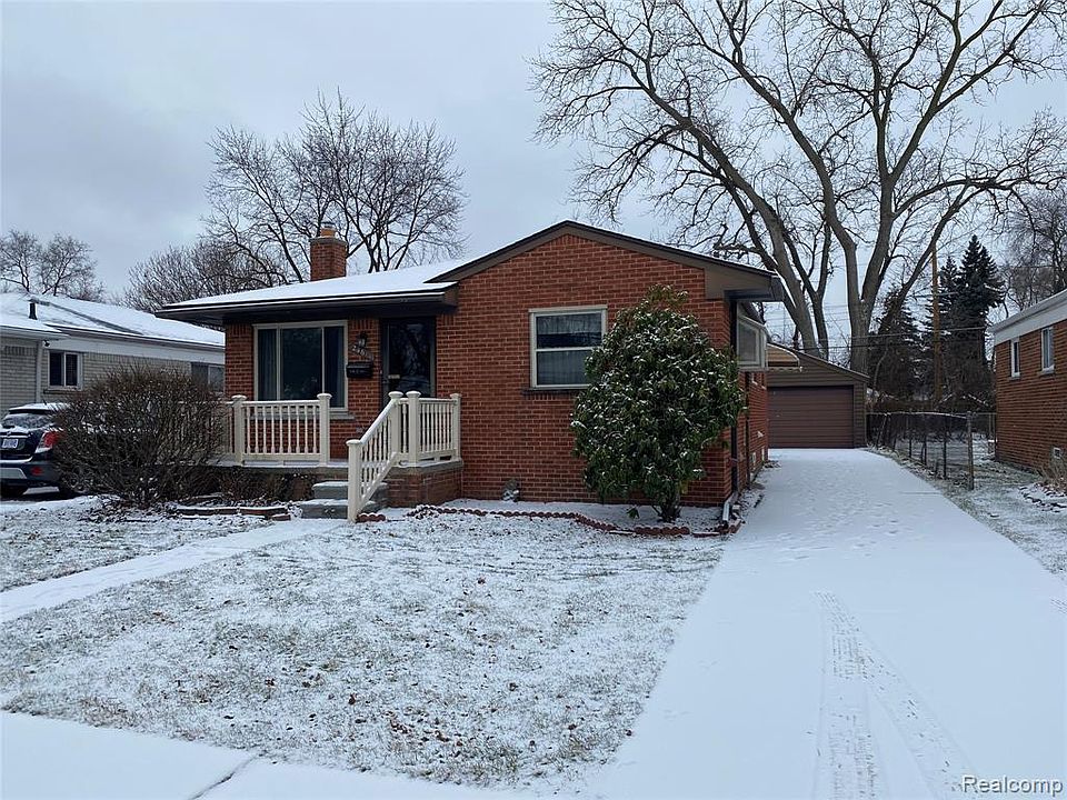 1st image of 24611 Currier St