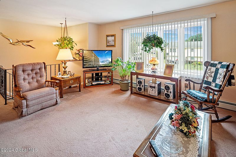 4th image of 15 Pershing Drive