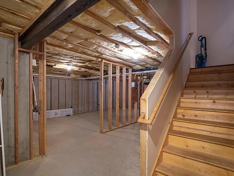 120 Meadowview Dr — Photo 52