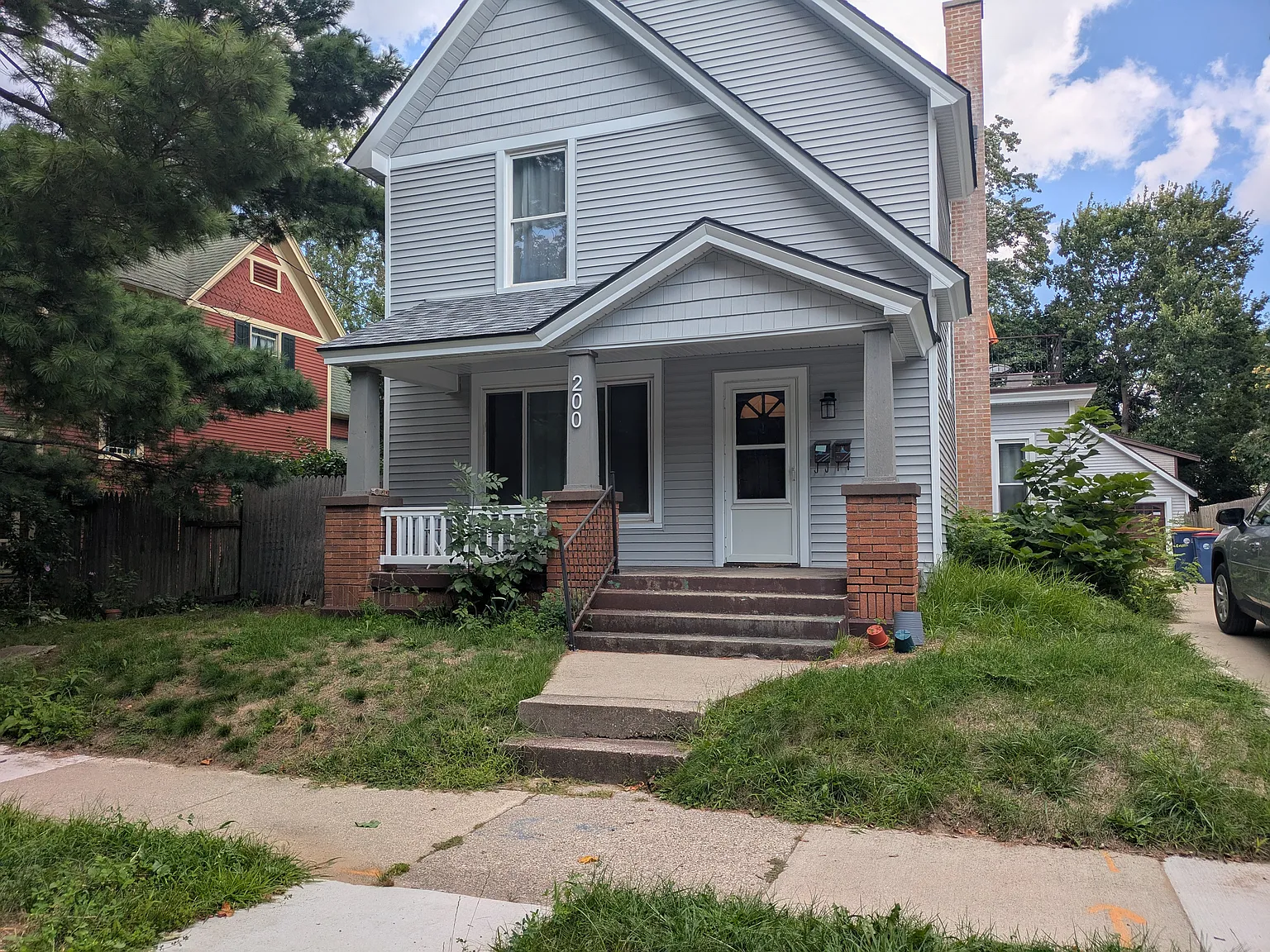200 Auburn Se — Photo 1