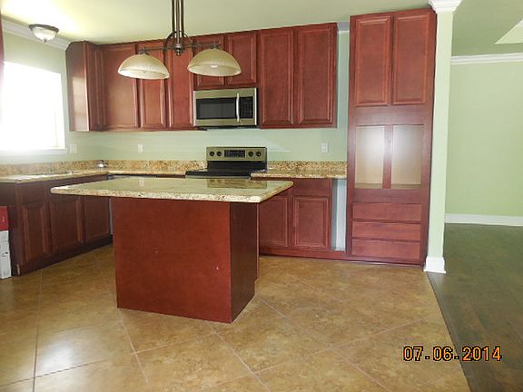 3rd image of 604 Gardenia St