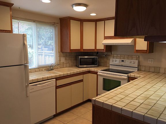 4th image of 1638 Belleville Way