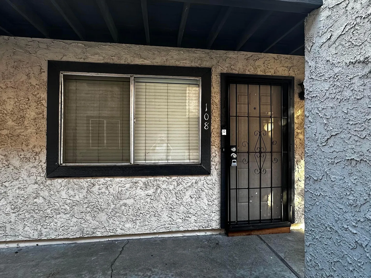 1 bed, 1.0 bath, 595 sqft, $1,050 — Photo 1