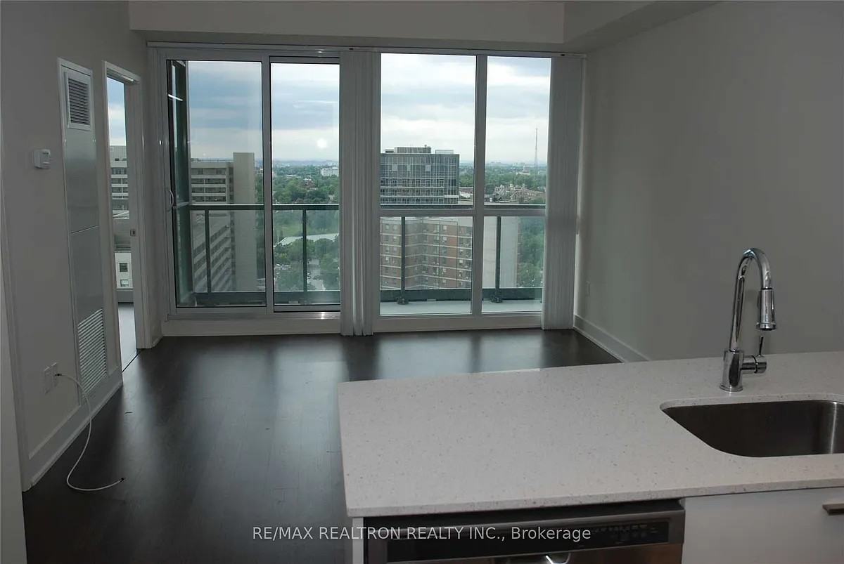 Building Photo - 30 Roehampton Ave #2303