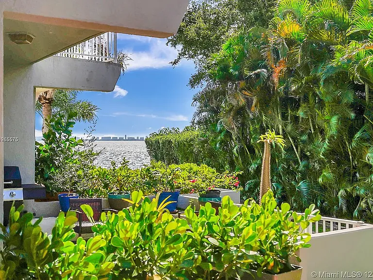 6011 N Bayshore Dr #3 — Photo 9