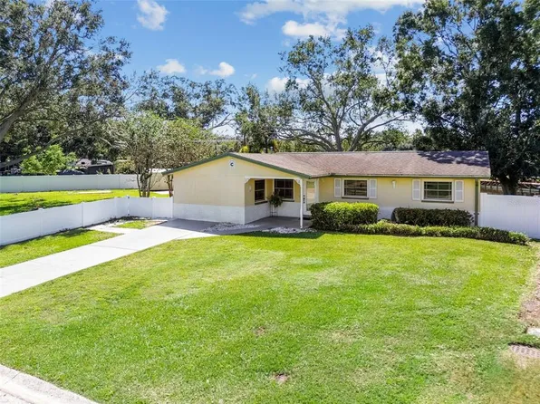 10818 111th St, Seminole, FL 33778