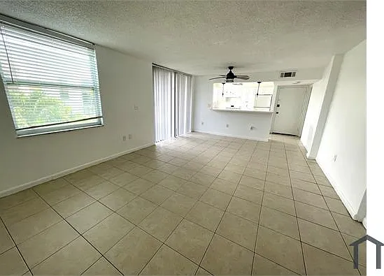 3 bed, 1249 sqft, $2,500 — Photo 4
