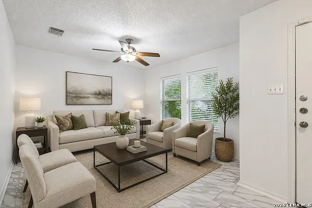 4 bed, 2.5 bath, 2135 sqft, $2,100 — Photo 2