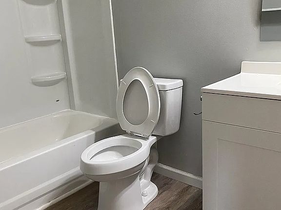 5th image of 606 Pebble Place Dr APT B
