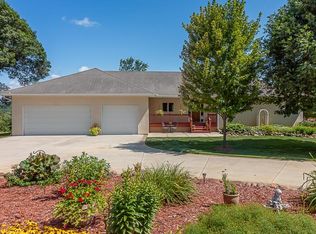 612 Ridge Rd, Henderson, MN 56044