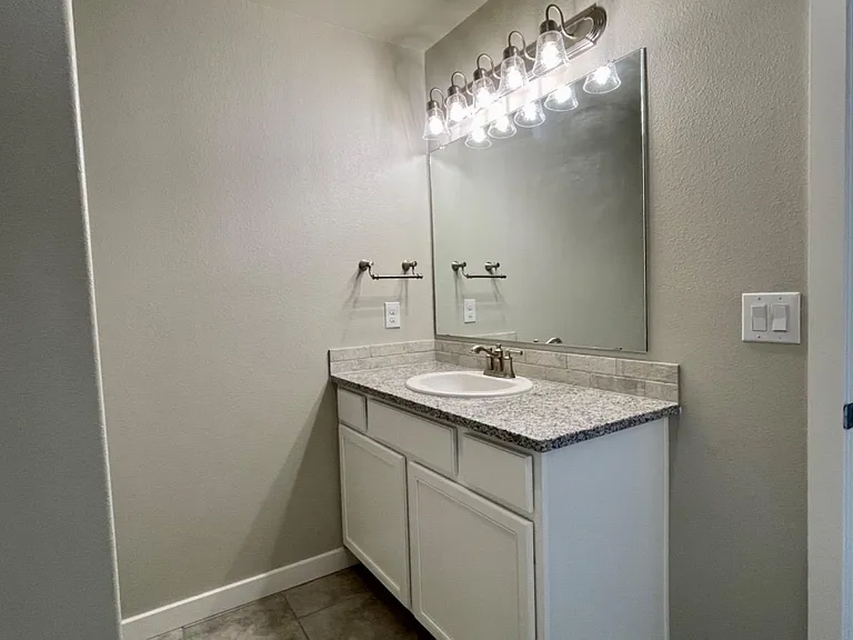 13706 Avenue R — Photo 13