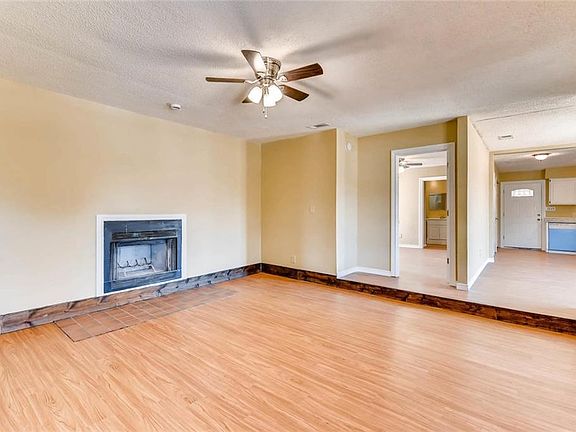 4th image of 320 Parkwood Dr