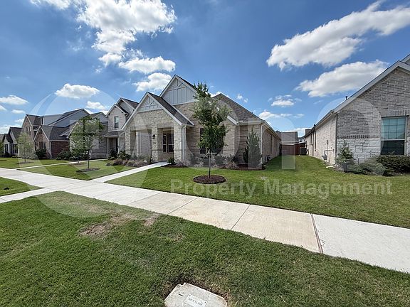 2nd image of 324 Palo Duro St