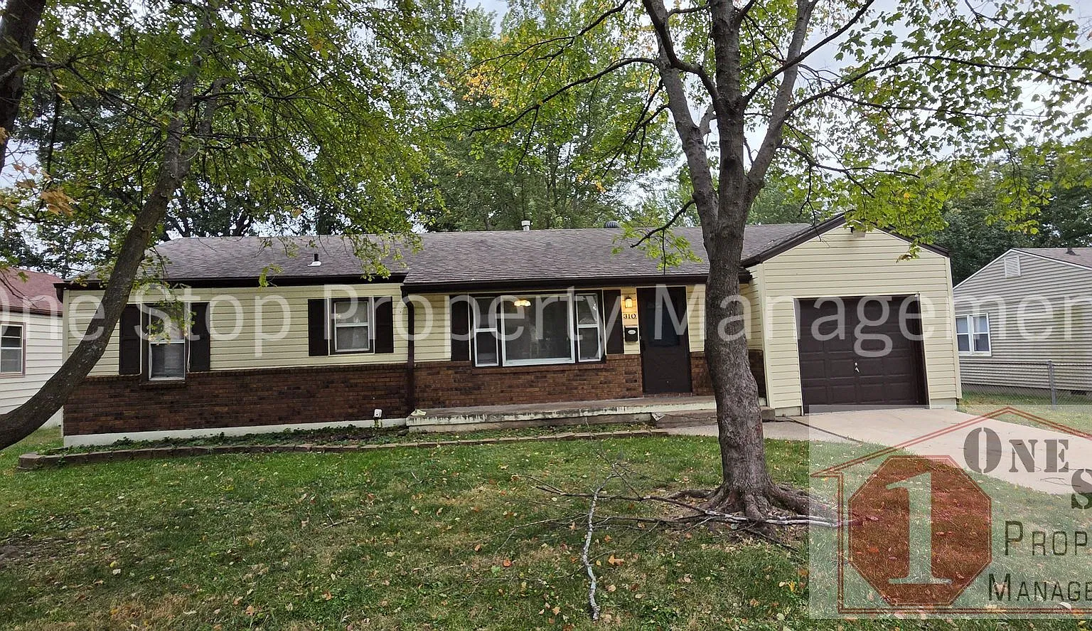 Fantastic 3 bedroom, 1 bathroom home in Blue Springs — Photo 1
