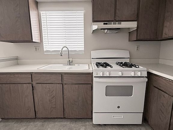 4th image of 270 W Elmwood Ave #G