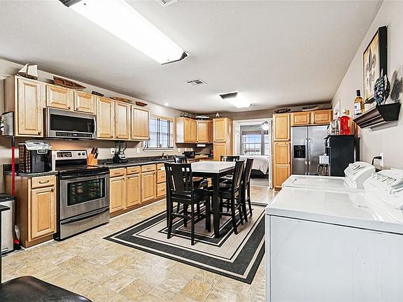 5th image of 307 Martin Ln